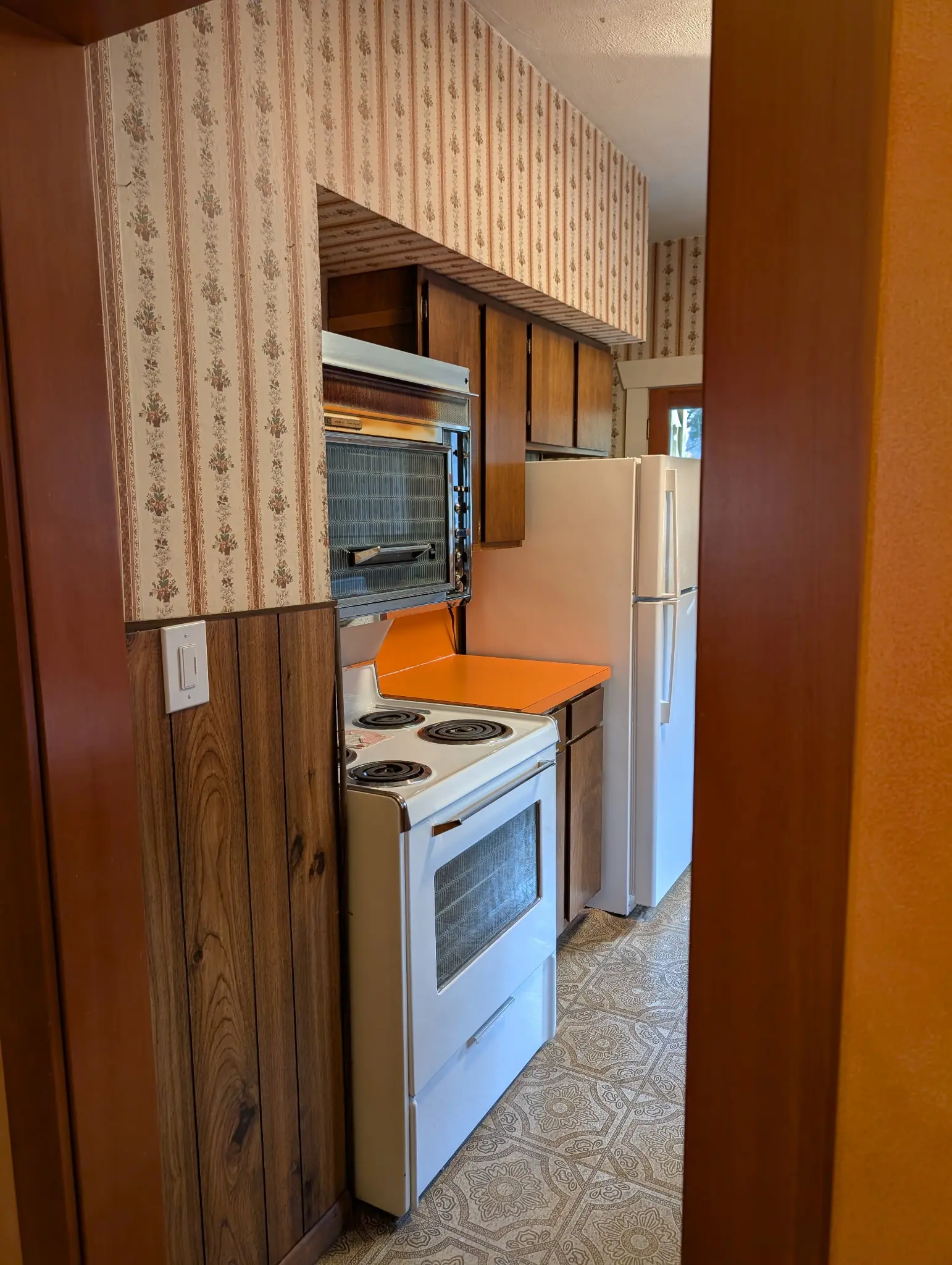 Original kitchen before remodeling